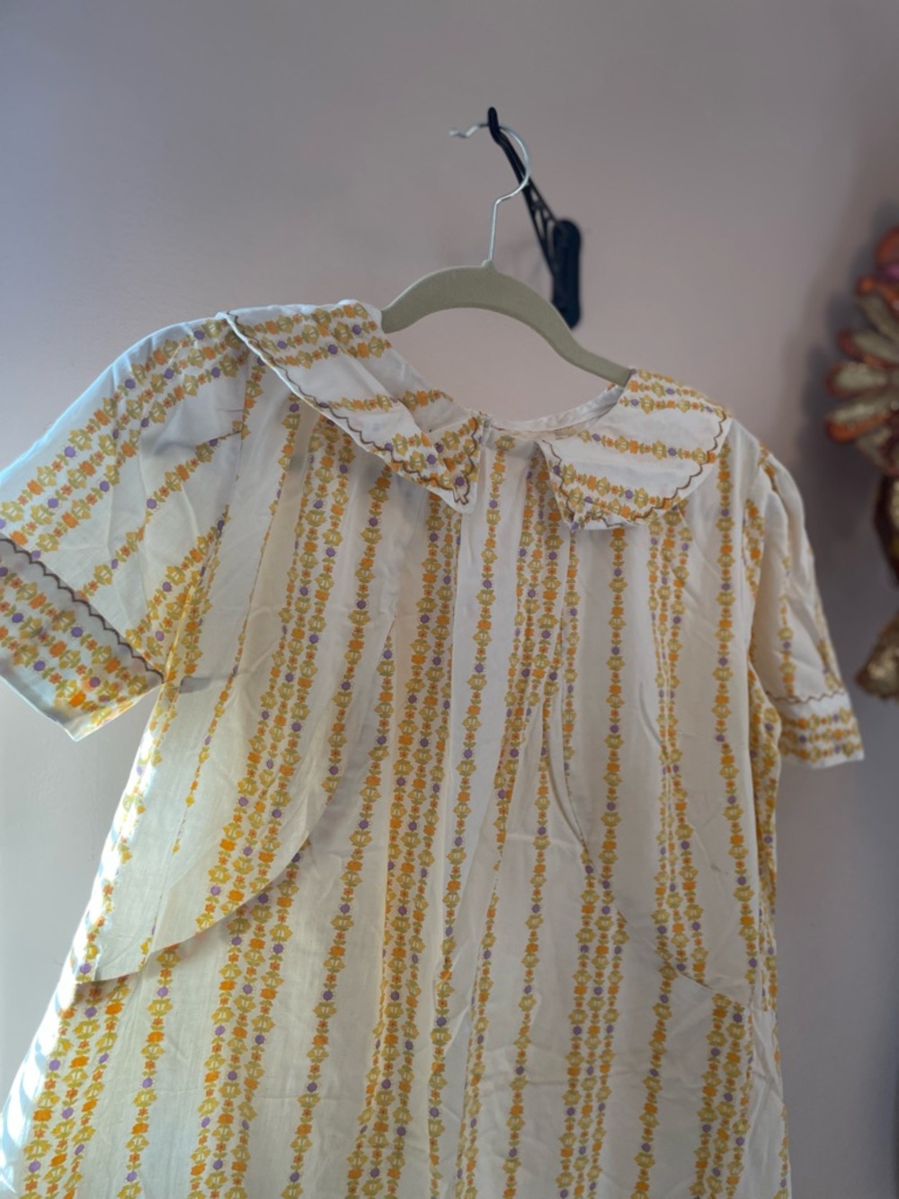 White Vintage Cotton Dress with Yellow Floral Stripes and Peter Pan Collar L